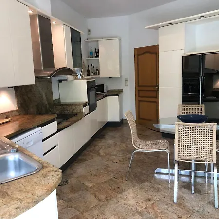 Villa Spacieuse Avec Jacuzzi, Proche Metro Et Rer Villa